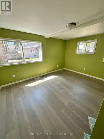 86 30th Street North Wasaga Beach ON L9Z 2C8
