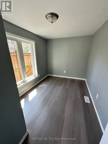 86 30th Street North Wasaga Beach ON L9Z 2C8