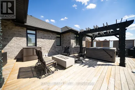 21 Tedley Boulevard Brantford ON N3T 0E3