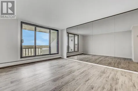 415 Greenview Avenue Ottawa ON K2B 8G5