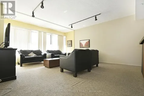 1785 Frobisher Lane Ottawa ON K1G 3T7