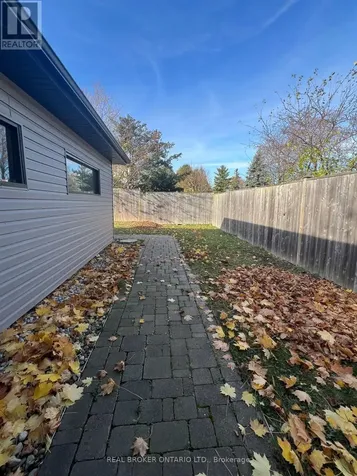 5285 Woodhaven Court Burlington (appleby) ON L7L 3T7