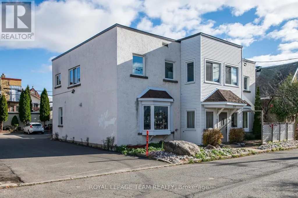213 Desrosiers Street Ottawa ON K1L 7T2
