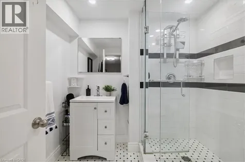 44 Sunvale Place Stoney Creek ON L8E 4Z7