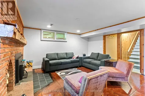 24 Oliver Crescent Collingwood ON L9Y 3Z1