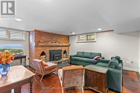 24 Oliver Crescent Collingwood ON L9Y 3Z1