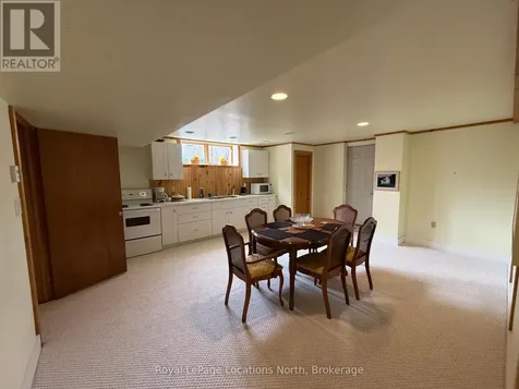 24 Oliver Crescent Collingwood ON L9Y 3Z1