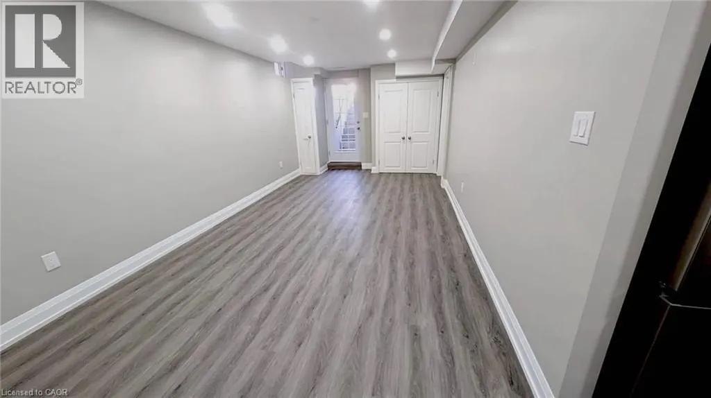 100 Bridgeport Crescent Hamilton ON L9K 1K5