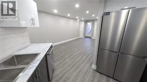 100 Bridgeport Crescent Hamilton ON L9K 1K5