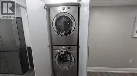 100 Bridgeport Crescent Hamilton ON L9K 1K5
