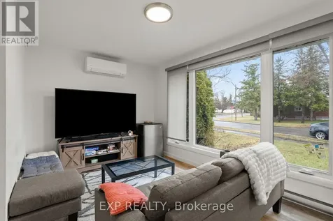 692 Claude Street Ottawa ON K1K 2S2
