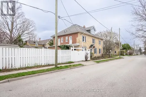 207 Waterloo Street North Cambridge ON N3H 1N1