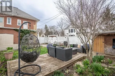 207 Waterloo Street North Cambridge ON N3H 1N1
