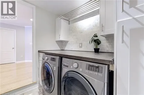 2142 Meadowglen Drive Oakville ON L6M 4C8