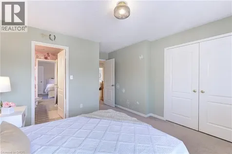2142 Meadowglen Drive Oakville ON L6M 4C8