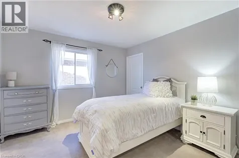 2142 Meadowglen Drive Oakville ON L6M 4C8