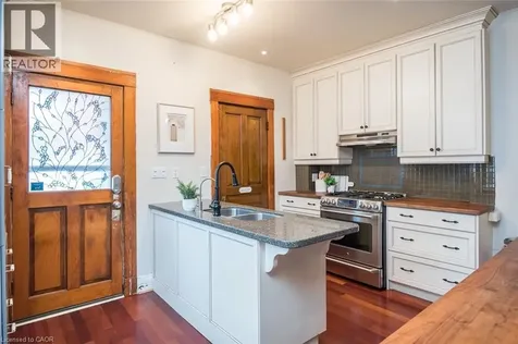 207 Waterloo Street North Cambridge ON N3H 1N1
