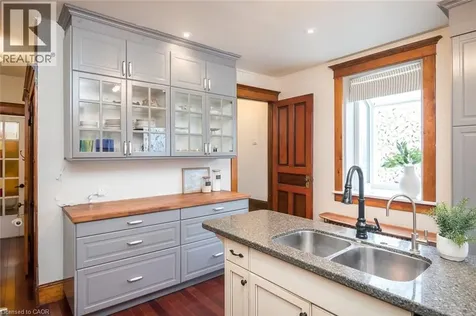 207 Waterloo Street North Cambridge ON N3H 1N1
