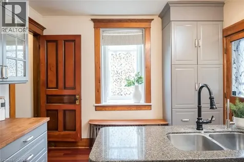 207 Waterloo Street North Cambridge ON N3H 1N1