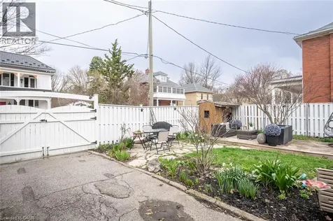 207 Waterloo Street North Cambridge ON N3H 1N1