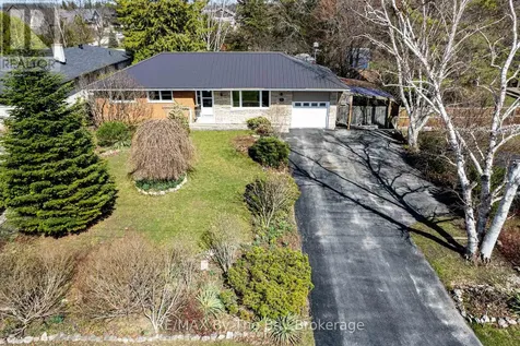 31 Saunders Street Collingwood ON L9Y 0G3
