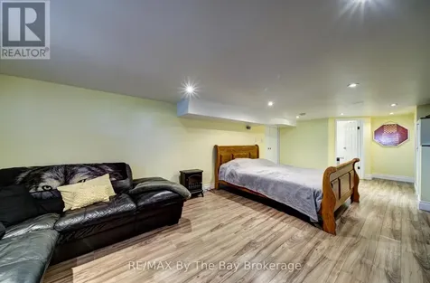 31 Saunders Street Collingwood ON L9Y 0G3