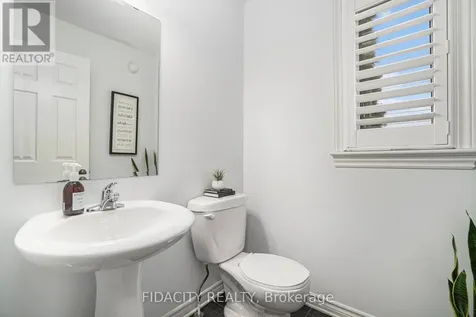 121 Bandelier Way Ottawa ON K2S 0C2