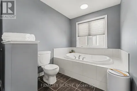 121 Bandelier Way Ottawa ON K2S 0C2