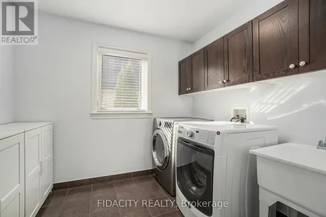 121 Bandelier Way Ottawa ON K2S 0C2