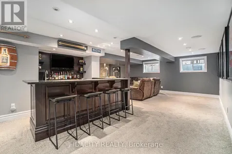121 Bandelier Way Ottawa ON K2S 0C2