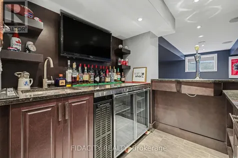 121 Bandelier Way Ottawa ON K2S 0C2