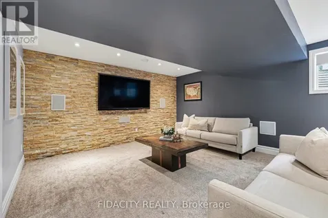 121 Bandelier Way Ottawa ON K2S 0C2