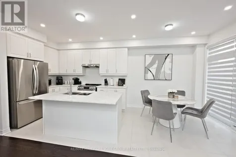 145 Fenchurch Manor Barrie ON L9J 0X1