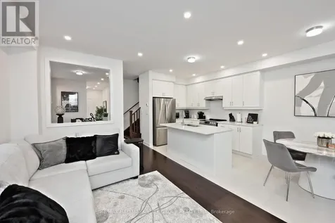 145 Fenchurch Manor Barrie ON L9J 0X1