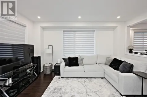 145 Fenchurch Manor Barrie ON L9J 0X1