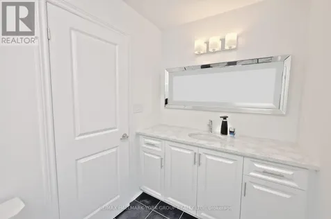 145 Fenchurch Manor Barrie ON L9J 0X1