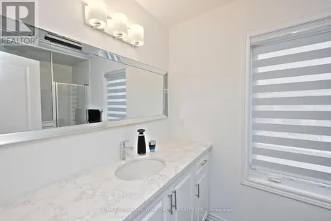 145 Fenchurch Manor Barrie ON L9J 0X1