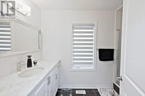 145 Fenchurch Manor Barrie ON L9J 0X1