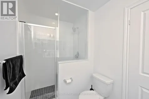 145 Fenchurch Manor Barrie ON L9J 0X1
