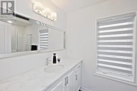 145 Fenchurch Manor Barrie ON L9J 0X1