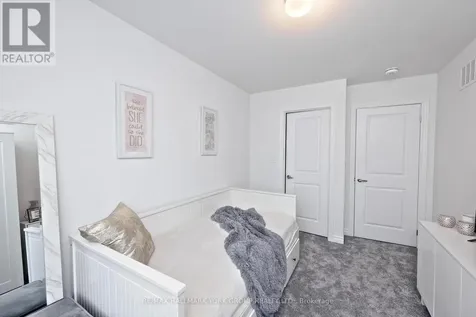 145 Fenchurch Manor Barrie ON L9J 0X1