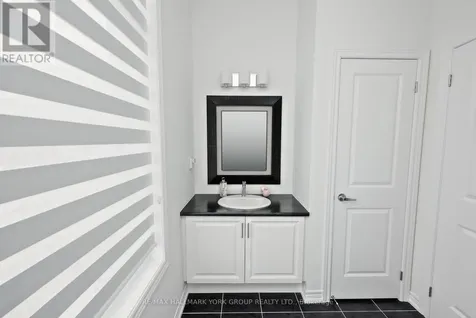 145 Fenchurch Manor Barrie ON L9J 0X1