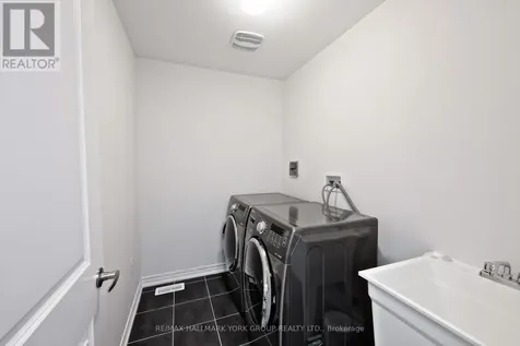 145 Fenchurch Manor Barrie ON L9J 0X1