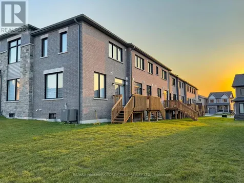 145 Fenchurch Manor Barrie ON L9J 0X1