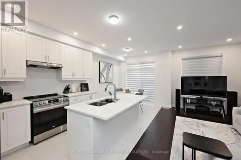 145 Fenchurch Manor Barrie ON L9J 0X1