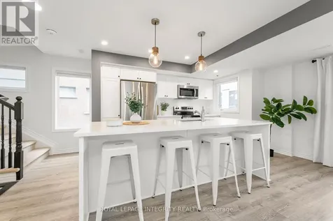 541 Takamose Private Ottawa ON K1K 5A5