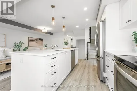 541 Takamose Private Ottawa ON K1K 5A5