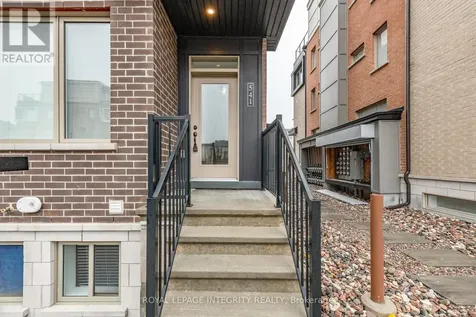 541 Takamose Private Ottawa ON K1K 5A5