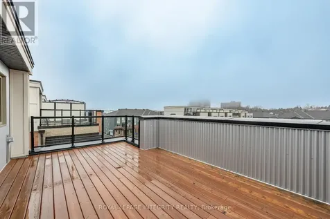 541 Takamose Private Ottawa ON K1K 5A5
