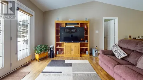 54 New York Avenue Wasaga Beach ON L9Z 3A8